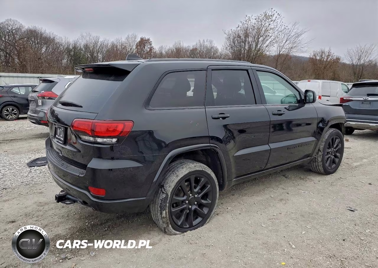 2020 Jeep Grand Cherokee Laredo VIN:1C4RJFAG0LC209986 - 3