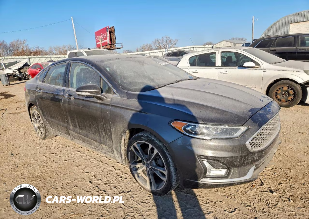 2019 Ford Fusion Titanium VIN:3FA6P0D90KR116354 - 4
