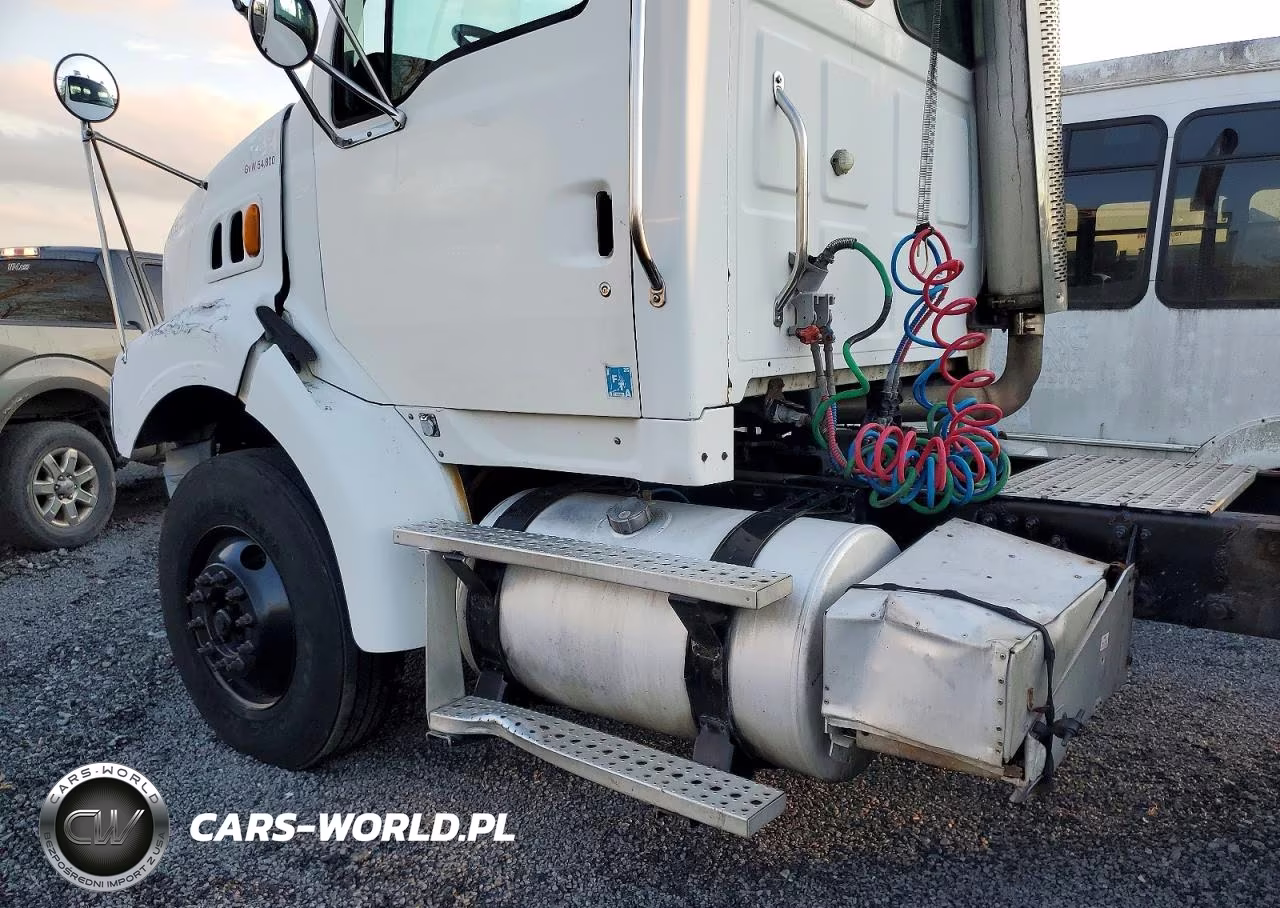 2007 Sterling A9500 Semi Truck VIN:2FWBA3CV67AW78670 - 10
