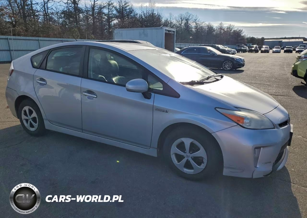 2013 Toyota Prius VIN:JTDKN3DU8D5579322 - 4
