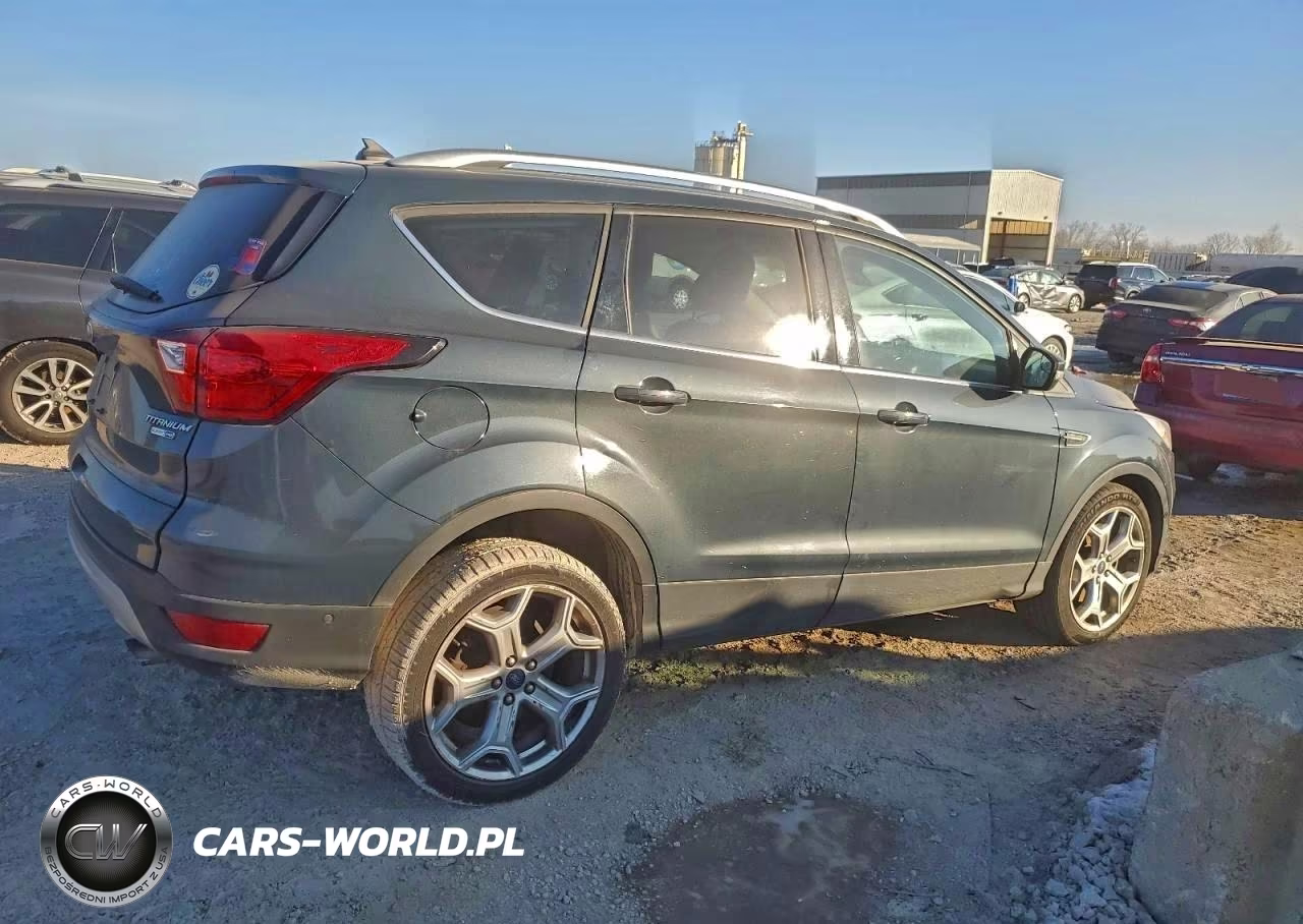 2019 Ford Escape Titanium VIN:1FMCU9J95KUC32779 - 3