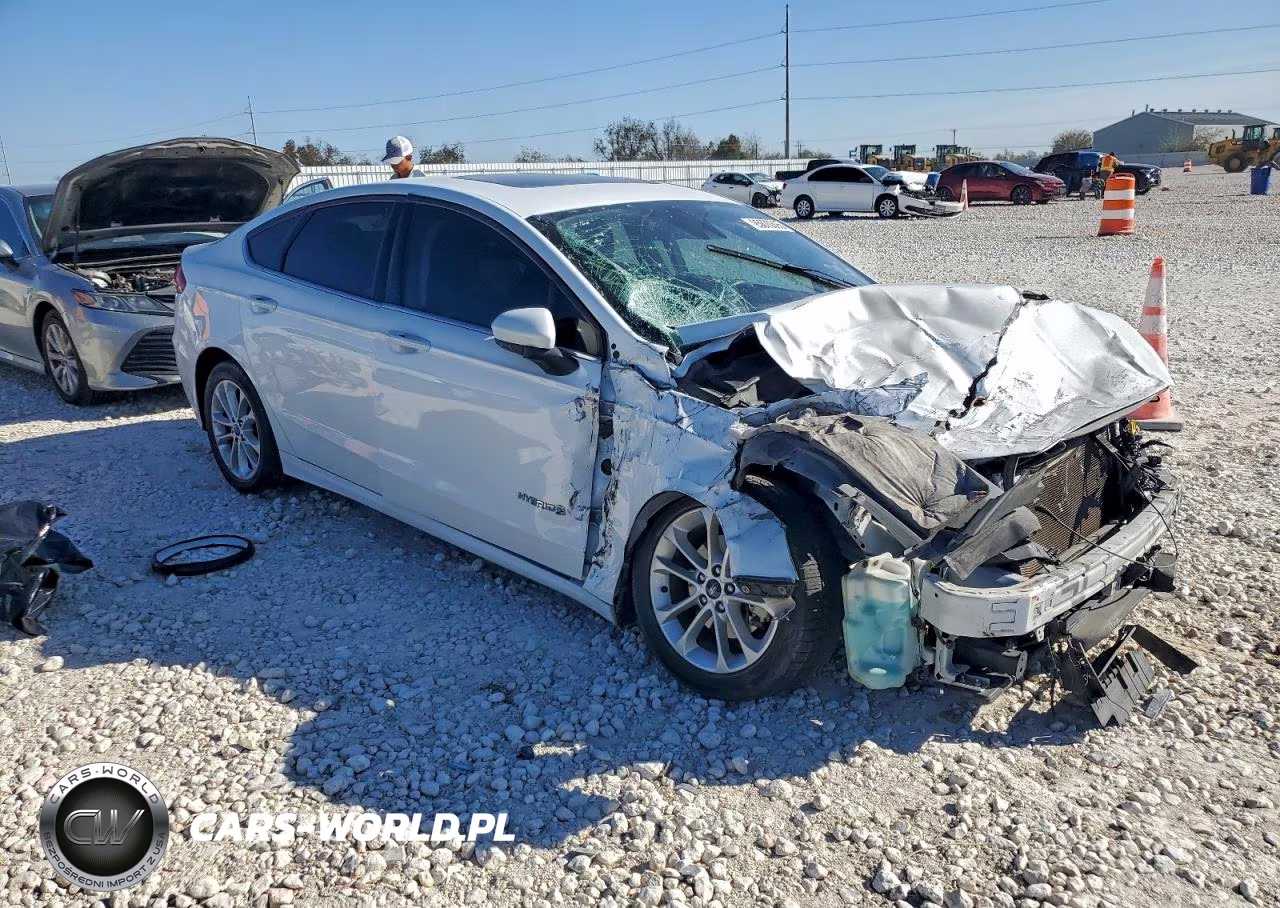 2019 Ford Fusion Se VIN:3FA6P0LU5KR105081 - 4