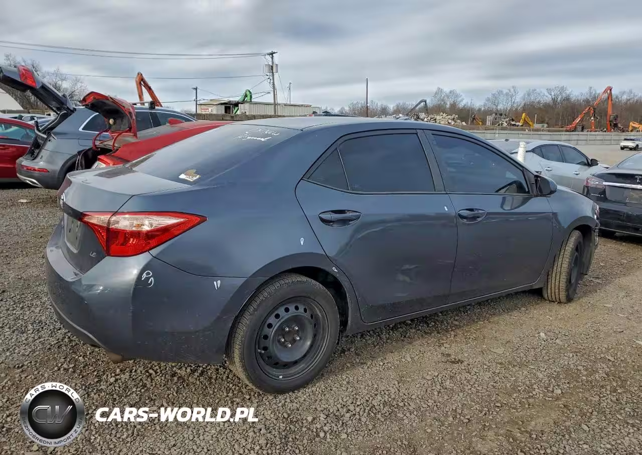 2018 Toyota Corolla L VIN:5YFBURHE5JP849002 - 3