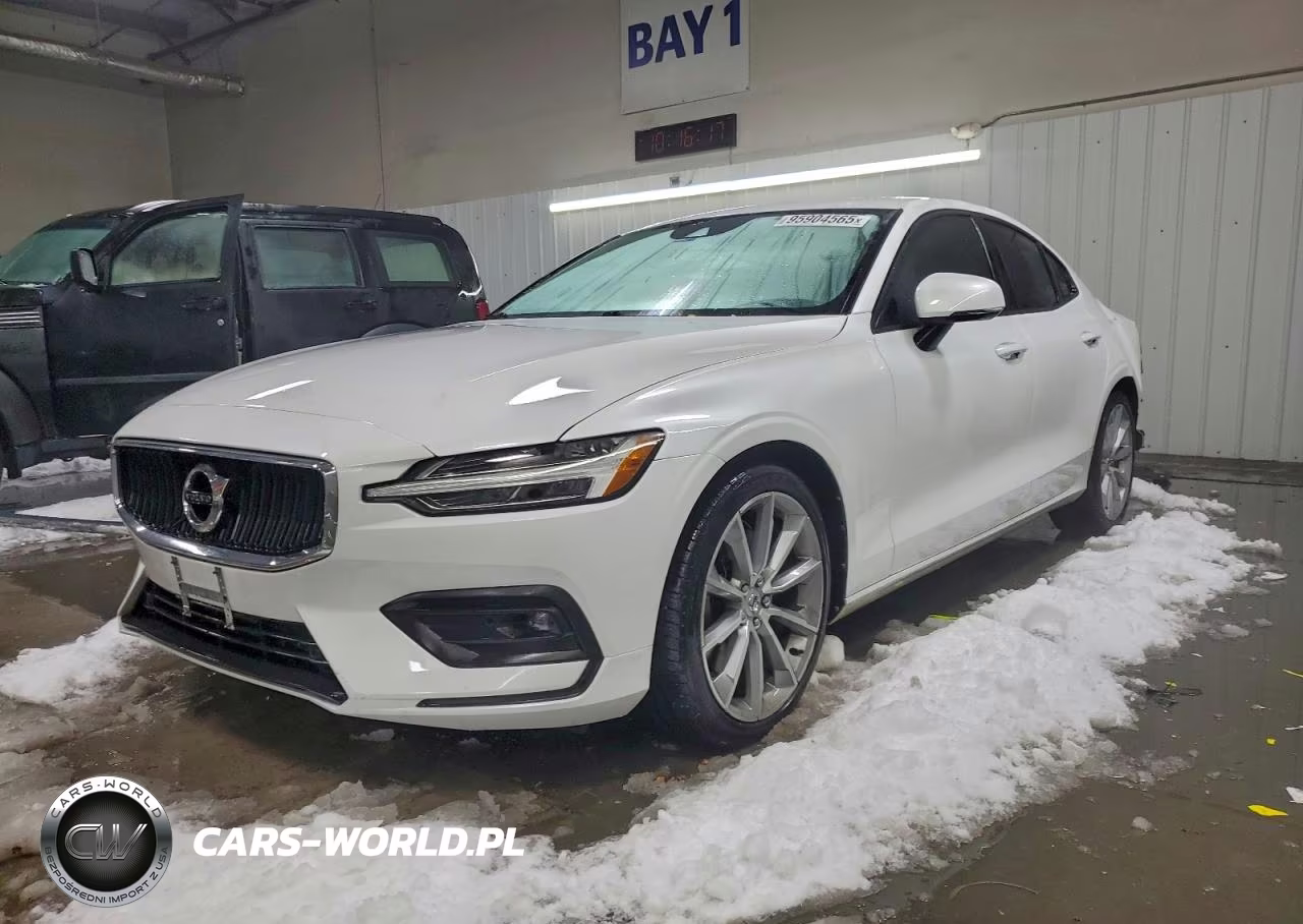 2021 Volvo S60 T6 Momentum