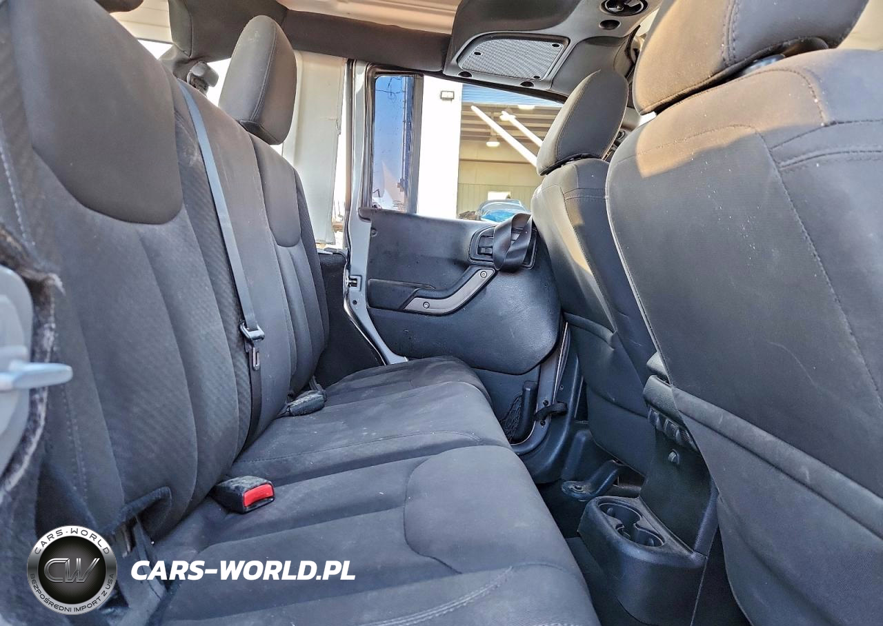 2016 Jeep Wrangler Unlimited Sport VIN:1C4BJWDGXGL211215 - 10