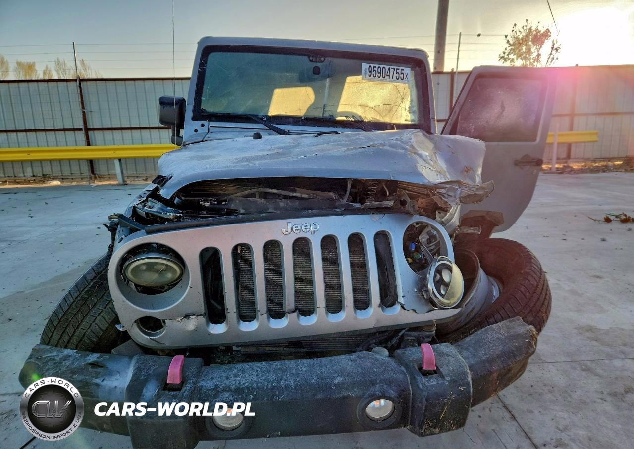 2016 Jeep Wrangler Unlimited Sport VIN:1C4BJWDGXGL211215 - 5