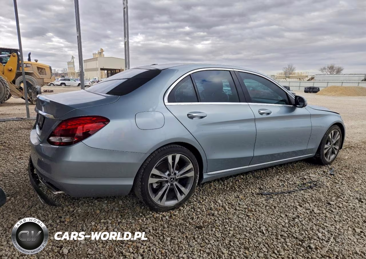 2018 Mercedes-Benz C 300 VIN:55SWF4JB3JU243822 - 3