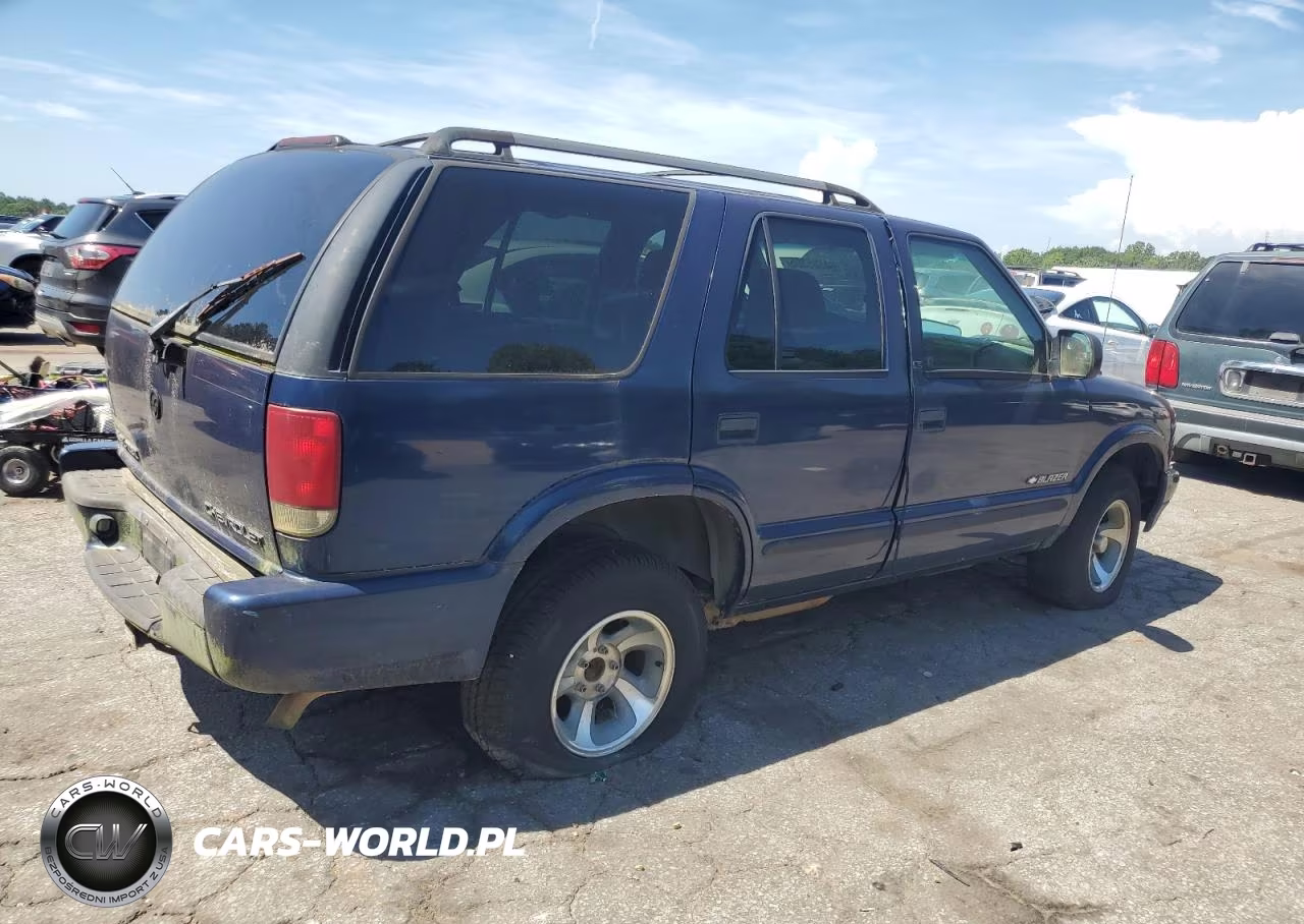 2002 Chevrolet Blazer VIN:1GNCS13W32K210295 - 3