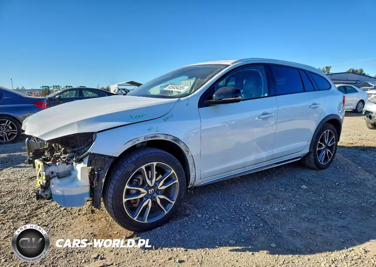 2018 Volvo V60 Cross Country Premier