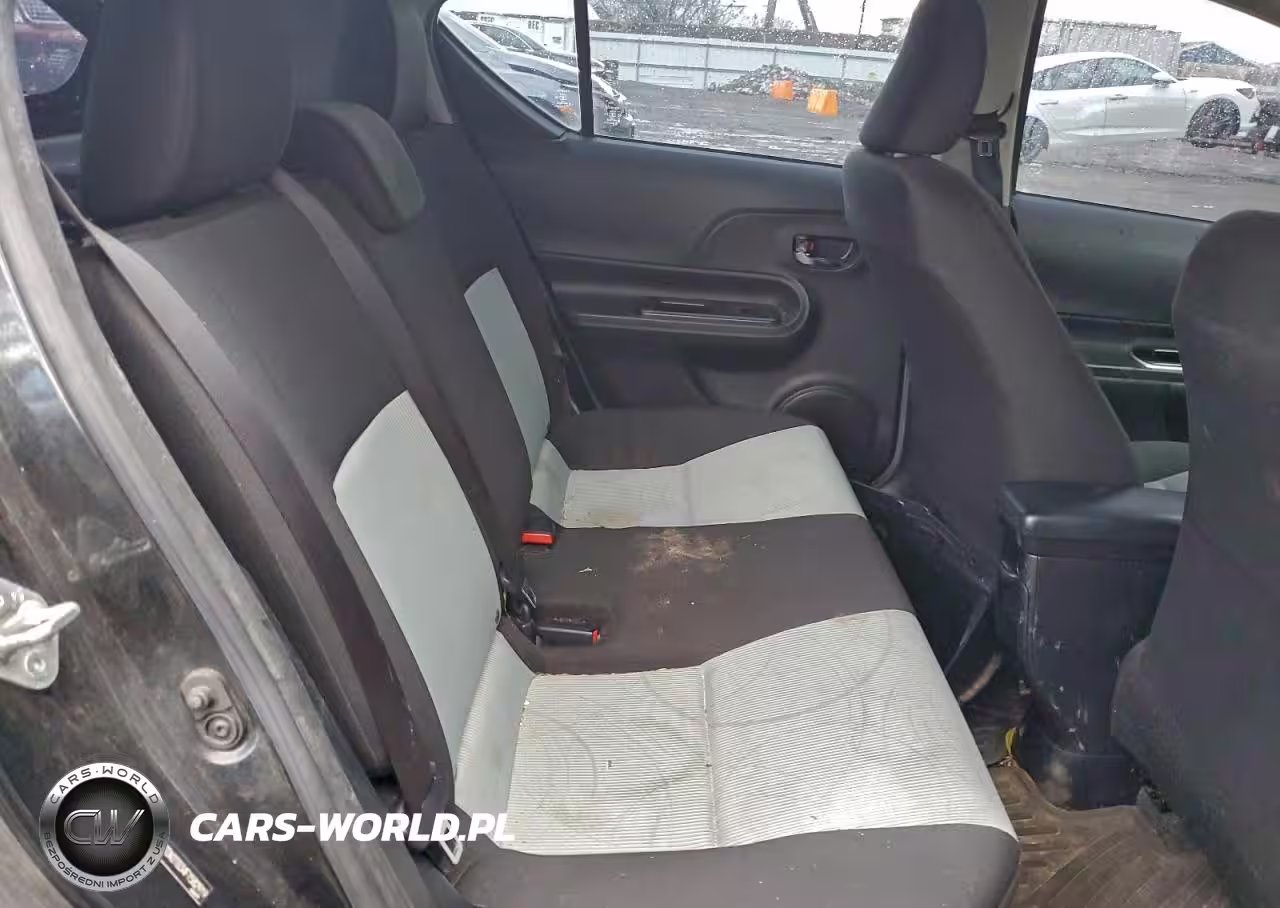2015 Toyota Prius C VIN:JTDKDTB34F1582919 - 10