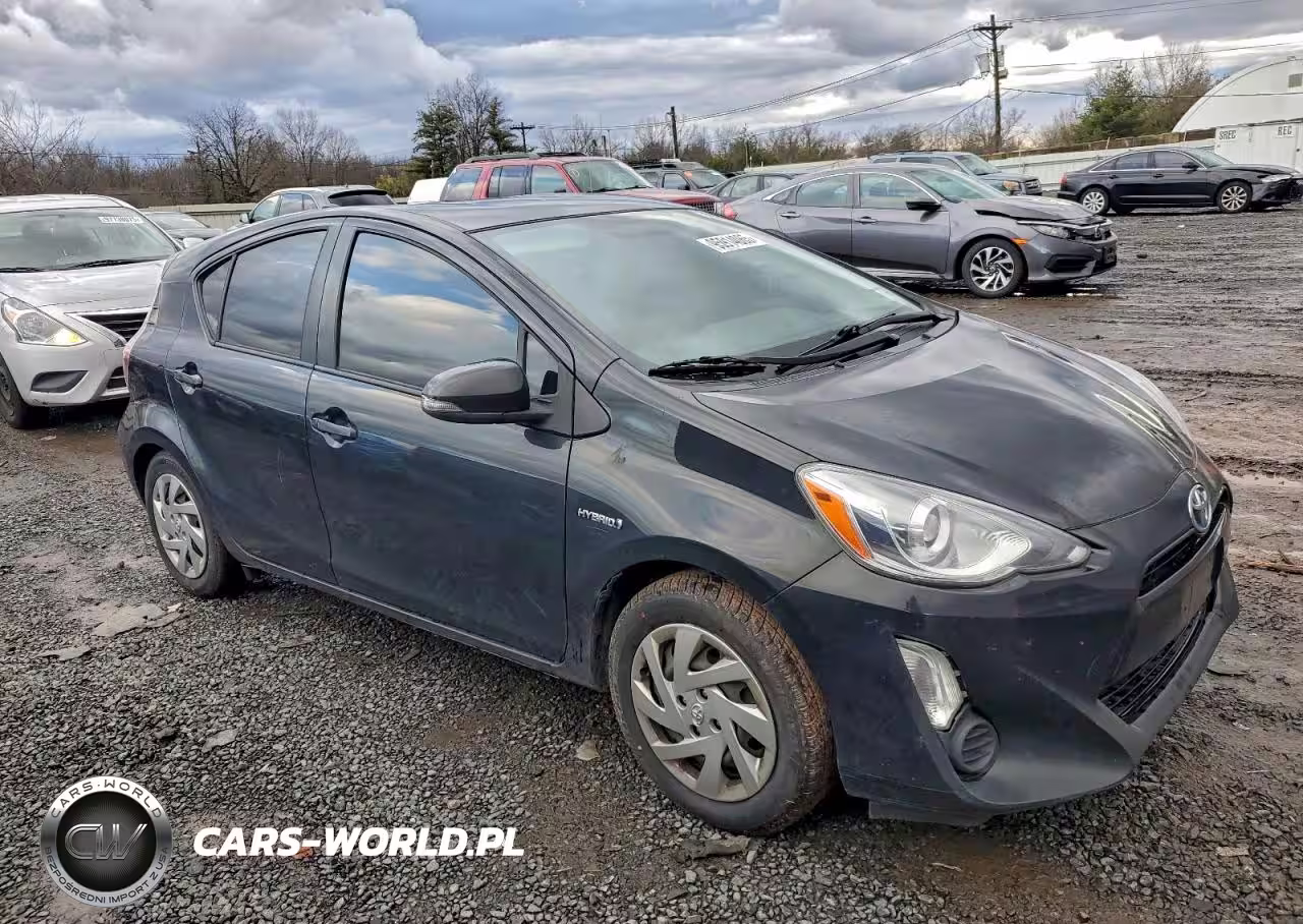2015 Toyota Prius C VIN:JTDKDTB34F1582919 - 4