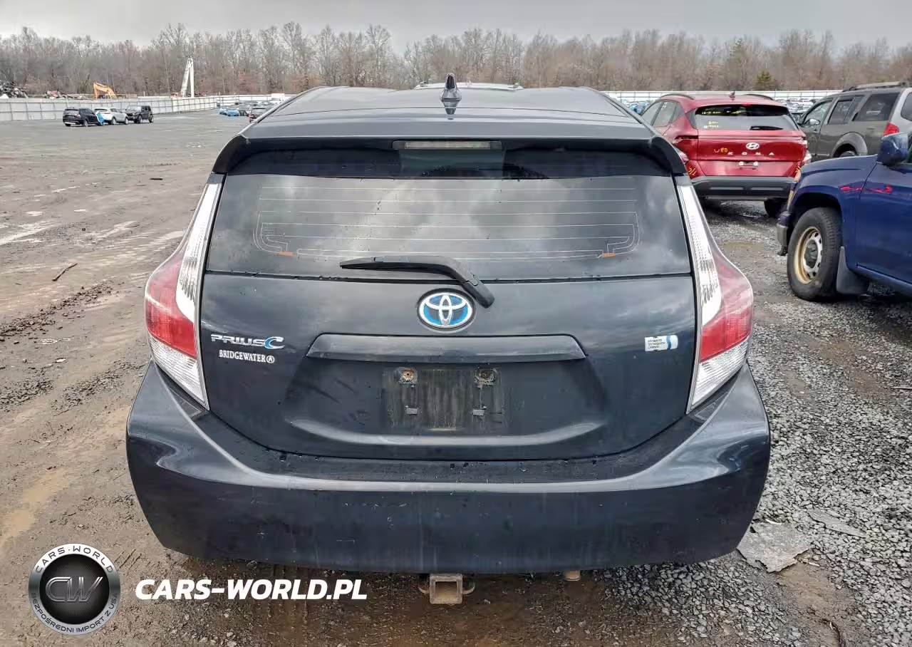 2015 Toyota Prius C VIN:JTDKDTB34F1582919 - 6