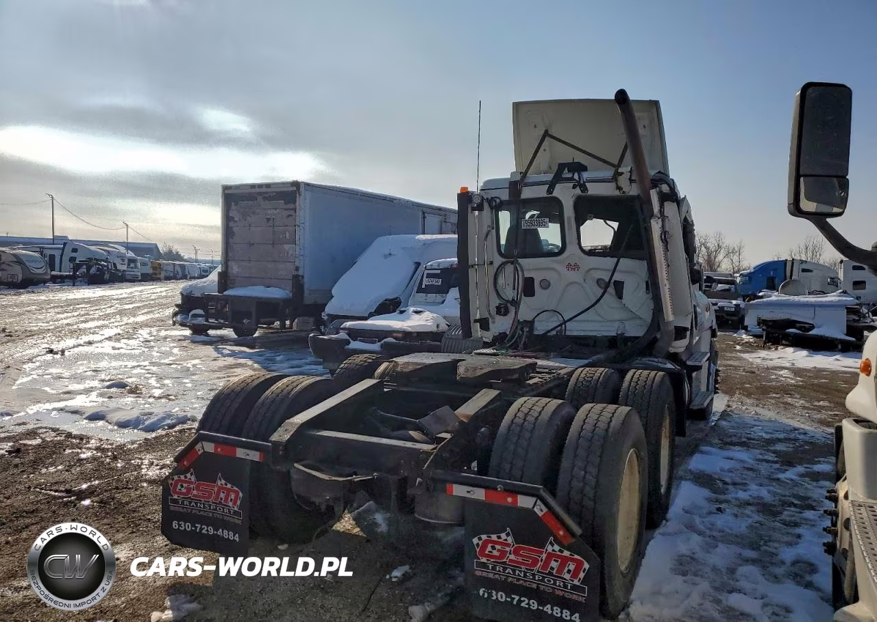 2016 Freightliner Cascadia 125 Semi Truck VIN:3AKJGEDV8GSGV3851 - 4