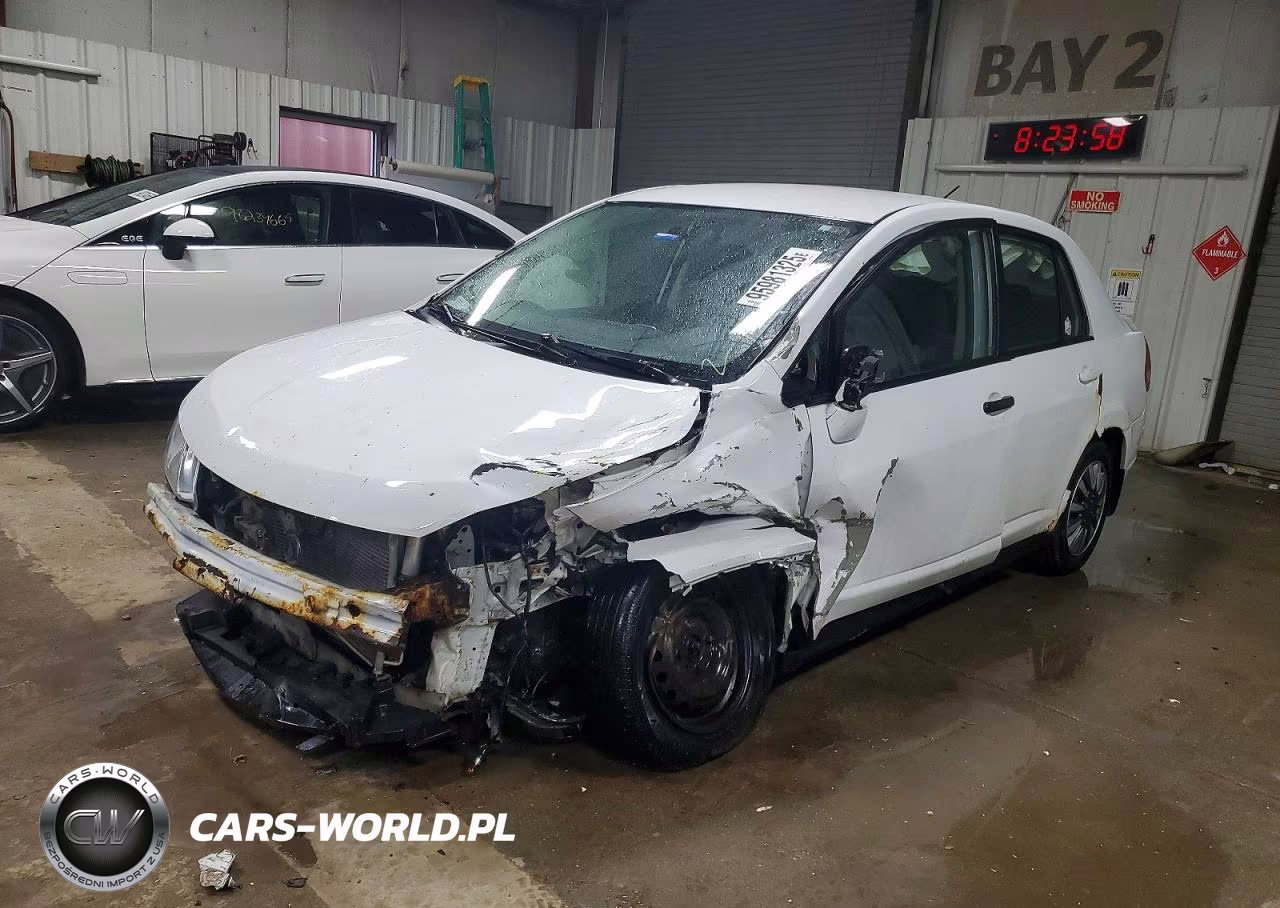 2010 Nissan Versa 1.8 S