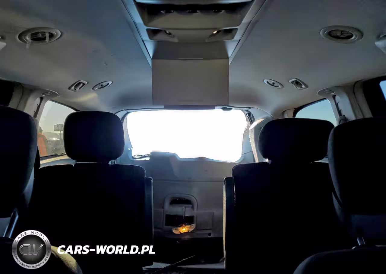 2011 Chrysler Town & Country Touring VIN:2A4RR5DG6BR719967 - 10
