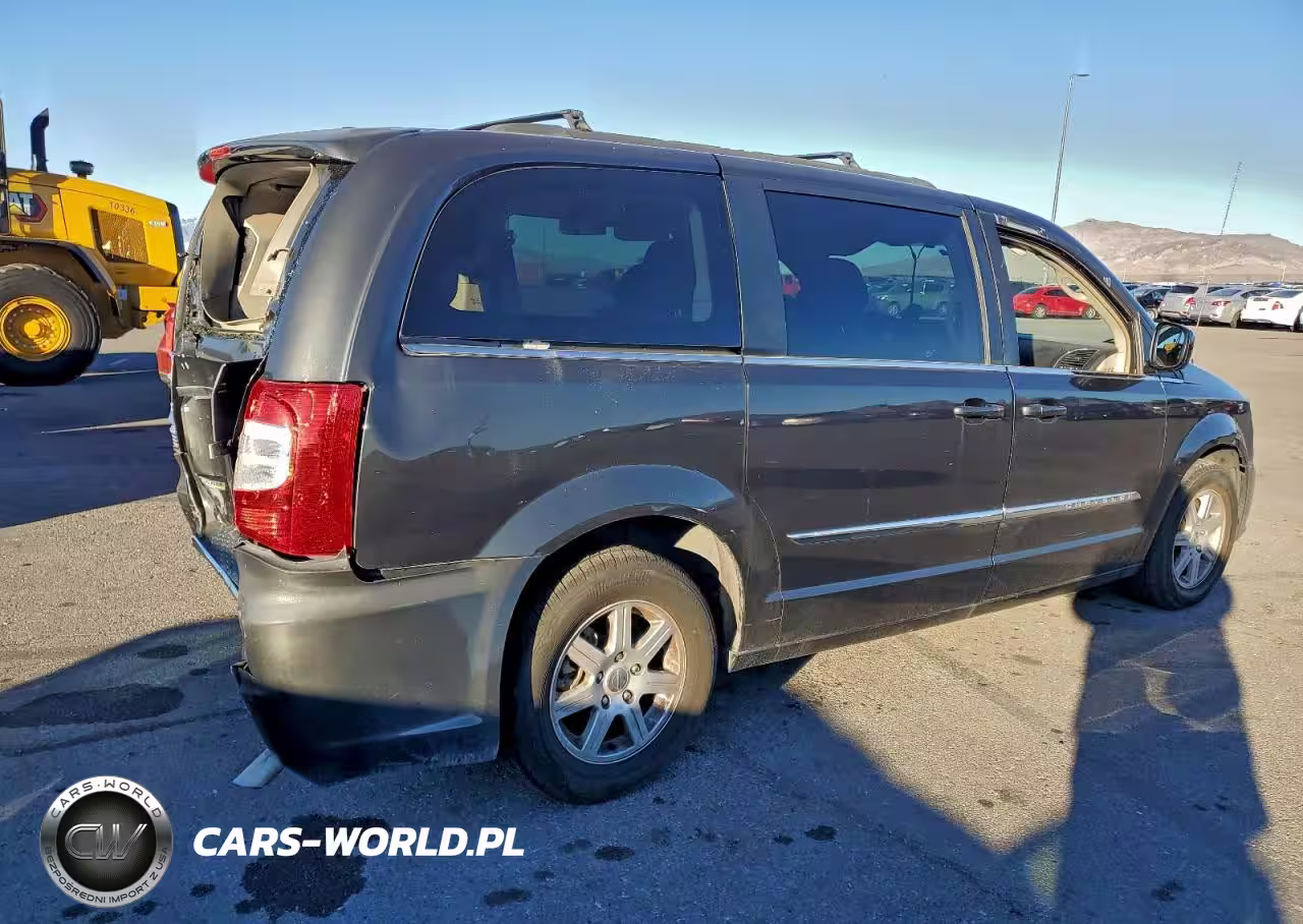 2011 Chrysler Town & Country Touring VIN:2A4RR5DG6BR719967 - 3