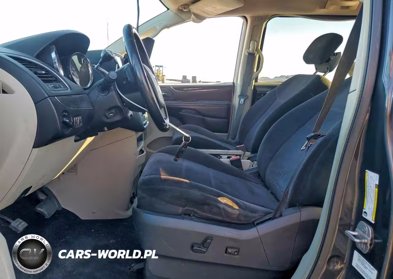 2011 Chrysler Town & Country Touring VIN:2A4RR5DG6BR719967 - 7
