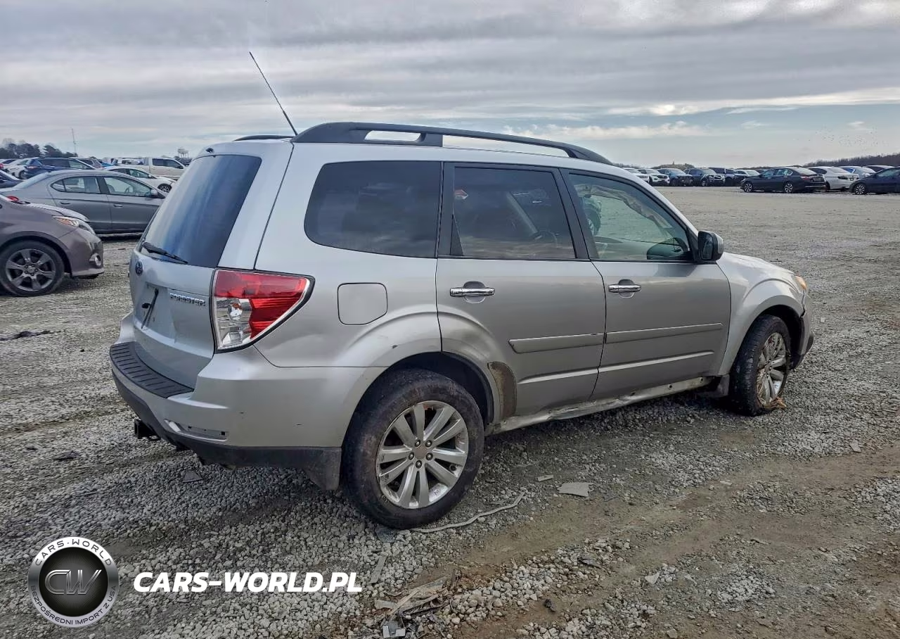 2011 Subaru Forester 2.5X Premium VIN:JF2SHBDC8BH745733 - 3
