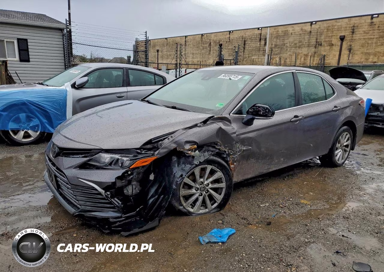 2023 Toyota Camry Le – zdjęcie 1 z 12