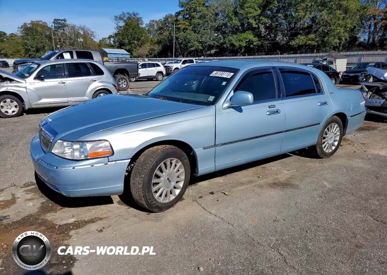 2005 Lincoln Town Car Signature
