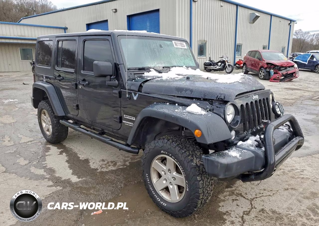 2014 Jeep Wrangler Unlimited Sport VIN:1C4BJWDG4EL100379 - 4