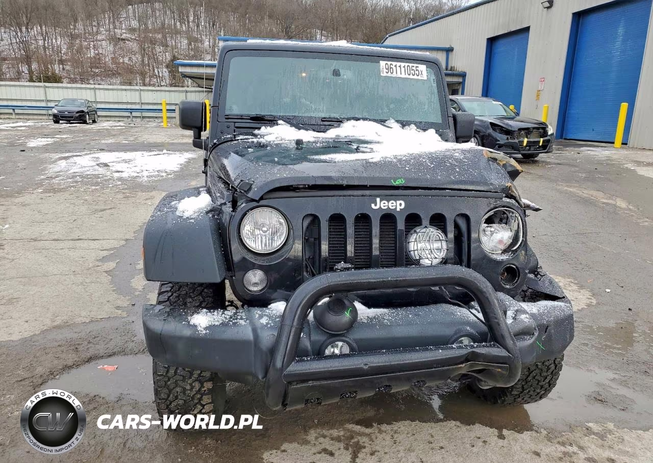 2014 Jeep Wrangler Unlimited Sport VIN:1C4BJWDG4EL100379 - 5