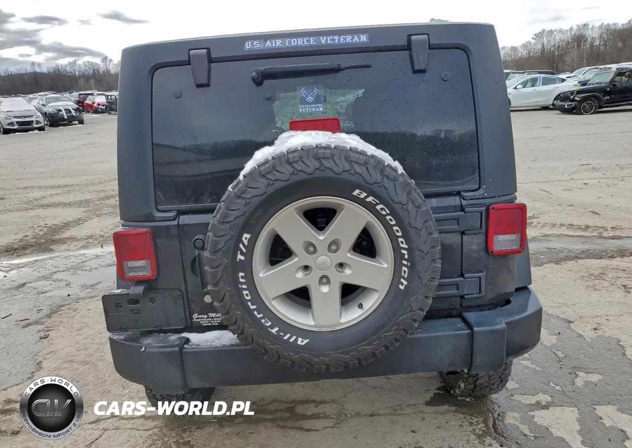 2014 Jeep Wrangler Unlimited Sport VIN:1C4BJWDG4EL100379 - 6