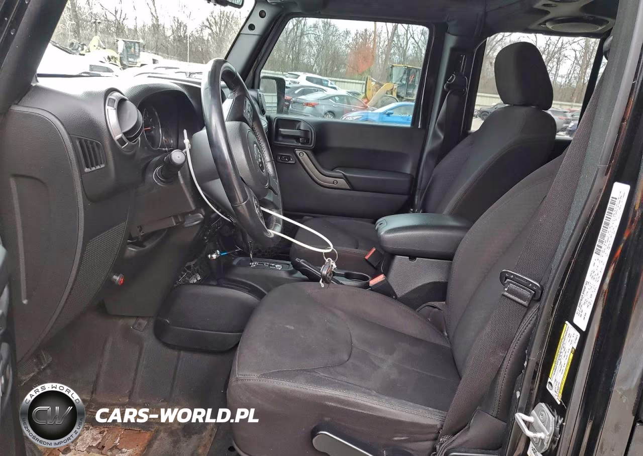 2014 Jeep Wrangler Unlimited Sport VIN:1C4BJWDG4EL100379 - 7