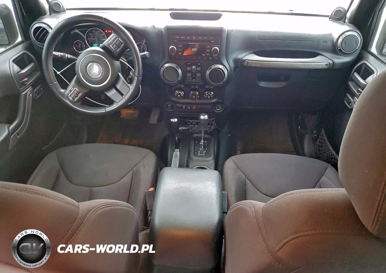 2014 Jeep Wrangler Unlimited Sport VIN:1C4BJWDG4EL100379 - 8