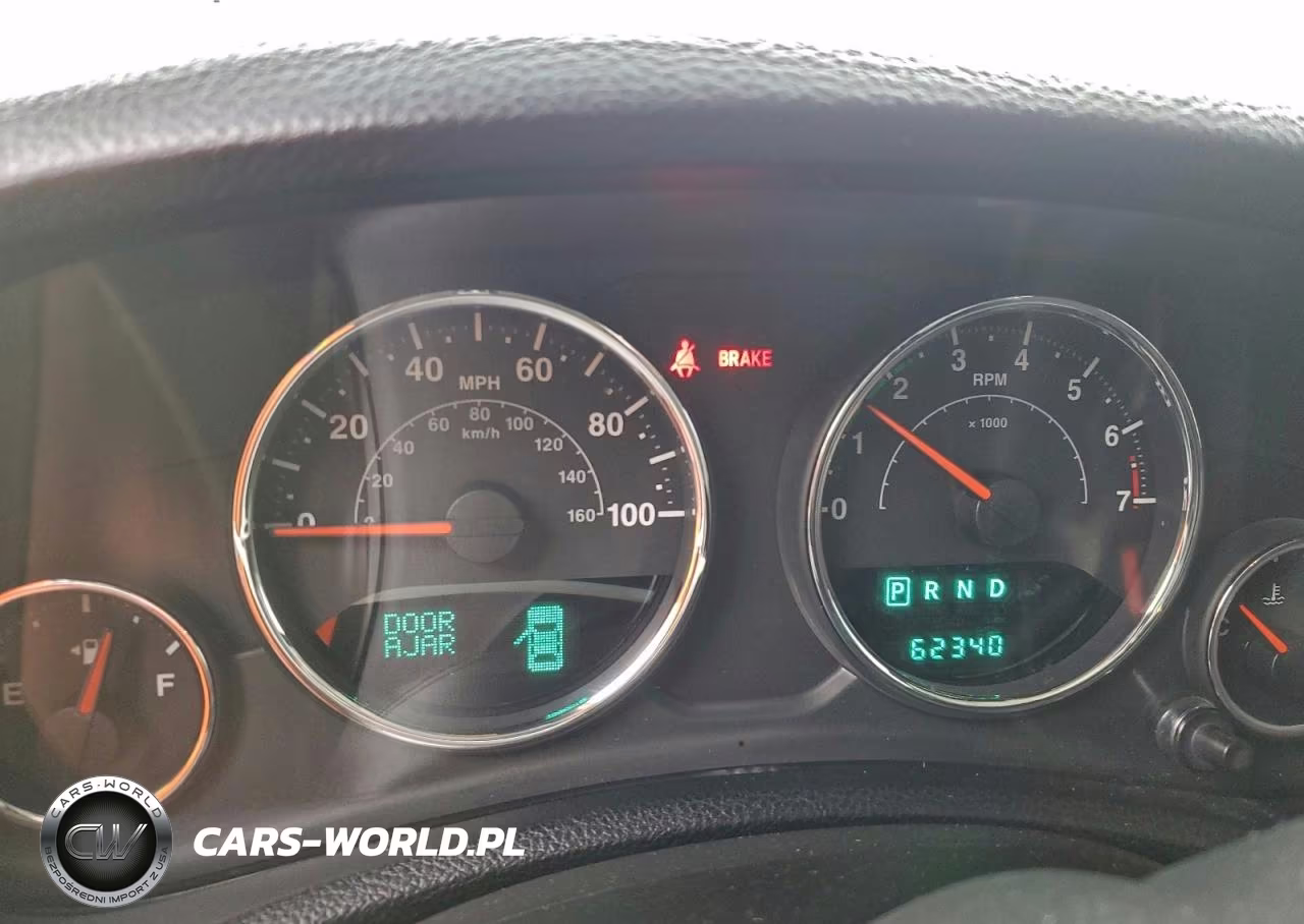 2014 Jeep Wrangler Unlimited Sport VIN:1C4BJWDG4EL100379 - 9
