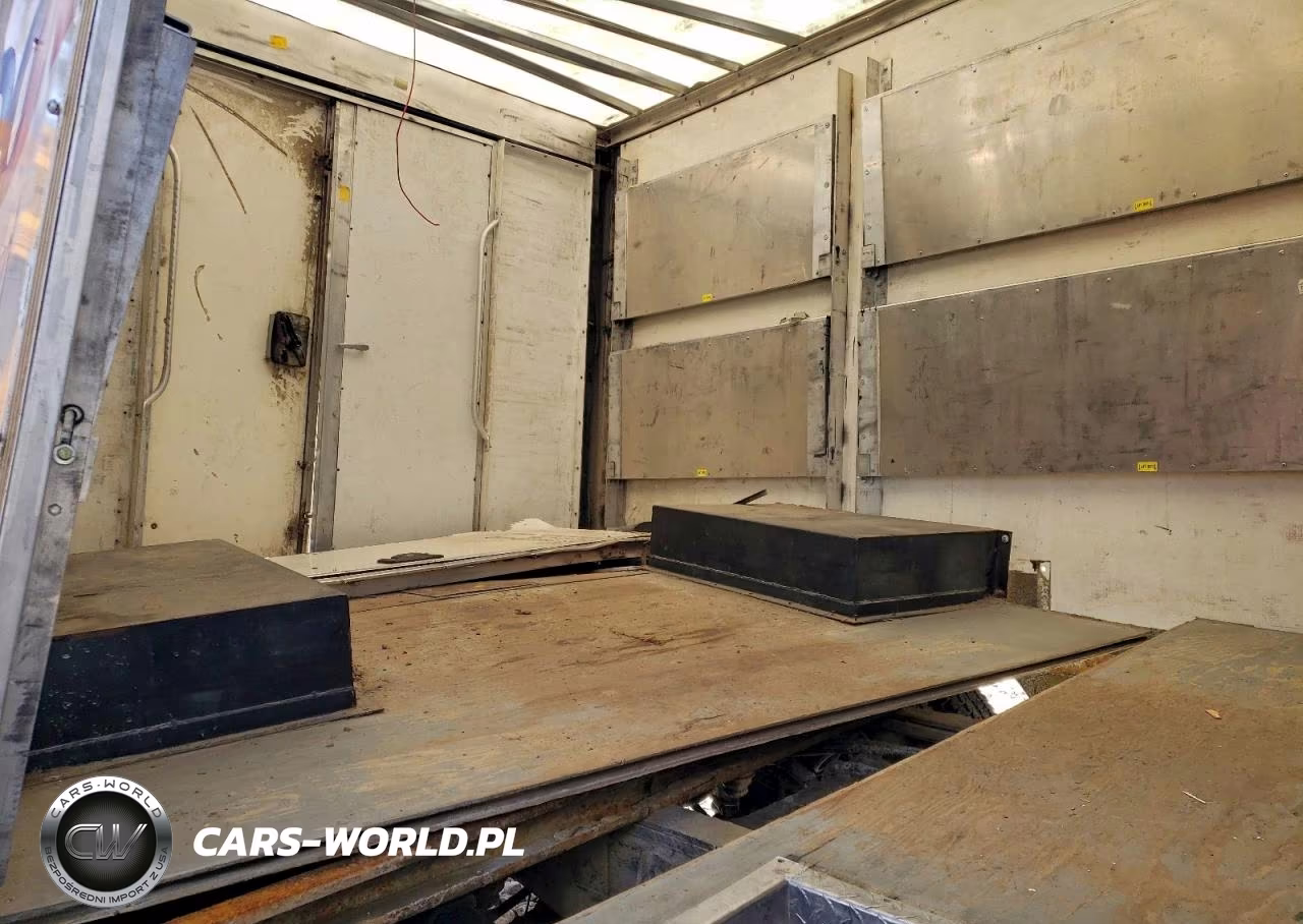 2023 Chevrolet Silverado Box Truck VIN:1GB3YSE76PF211609 - 10