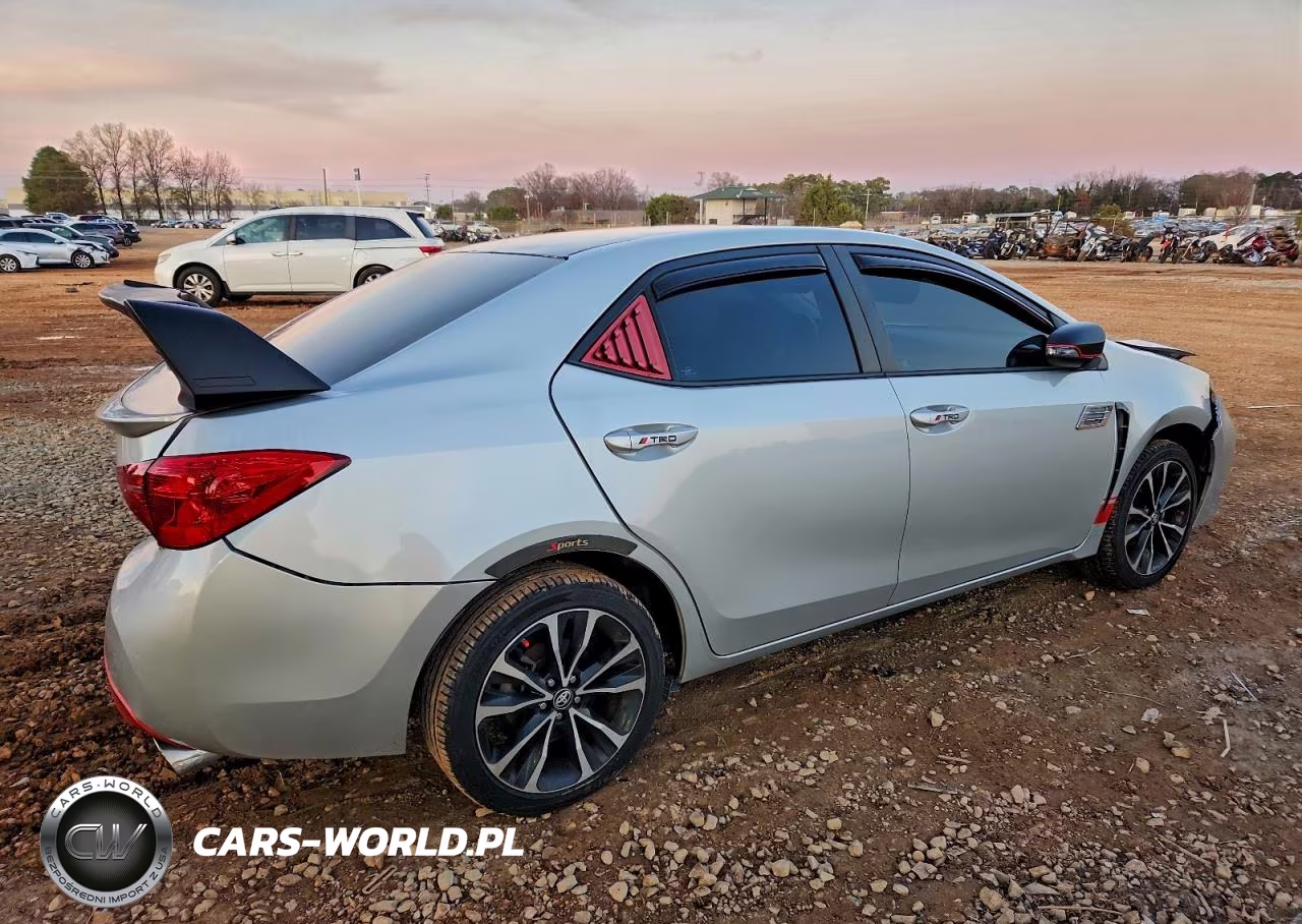 2018 Toyota Corolla VIN:5YFBURHE4JP842509 - 3