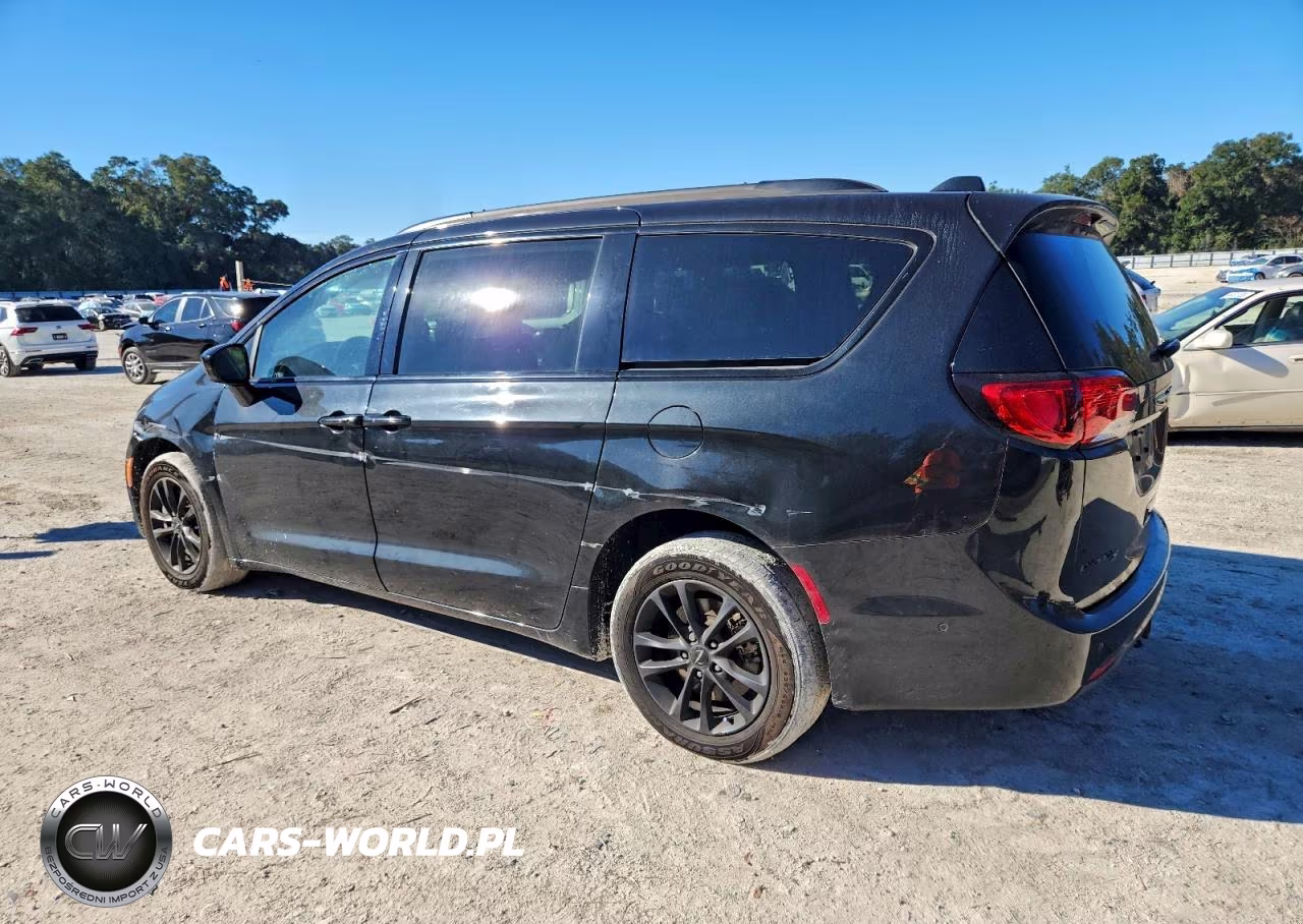 2020 Chrysler Pacifica Touring L VIN:2C4RC3BG2LR288432 - 2