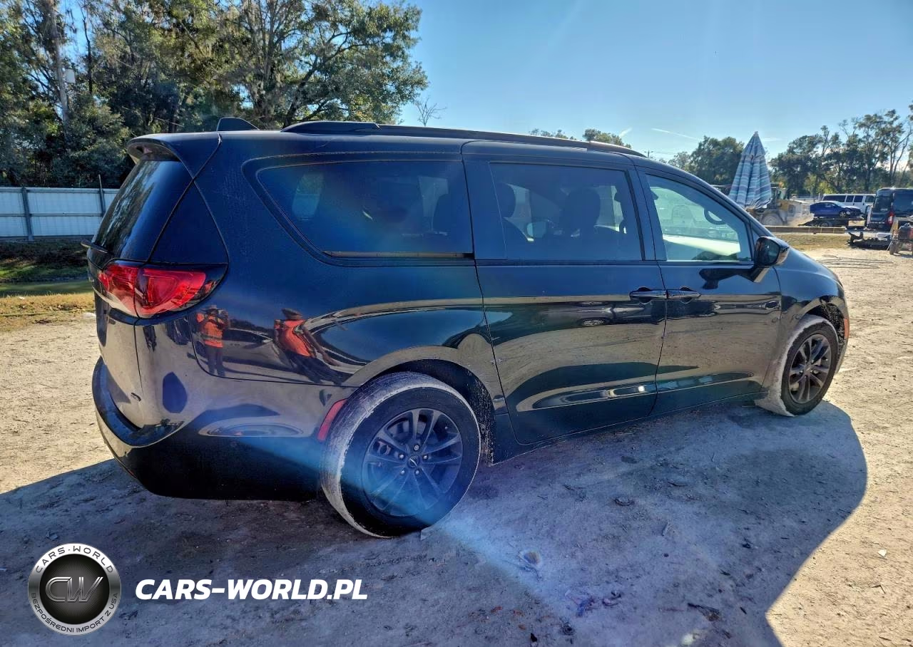 2020 Chrysler Pacifica Touring L VIN:2C4RC3BG2LR288432 - 3