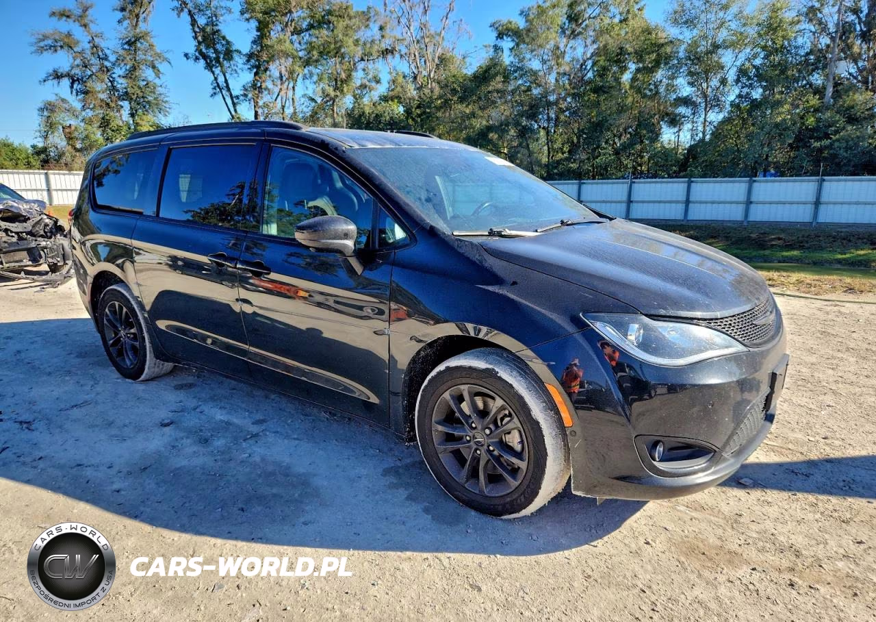 2020 Chrysler Pacifica Touring L VIN:2C4RC3BG2LR288432 - 4