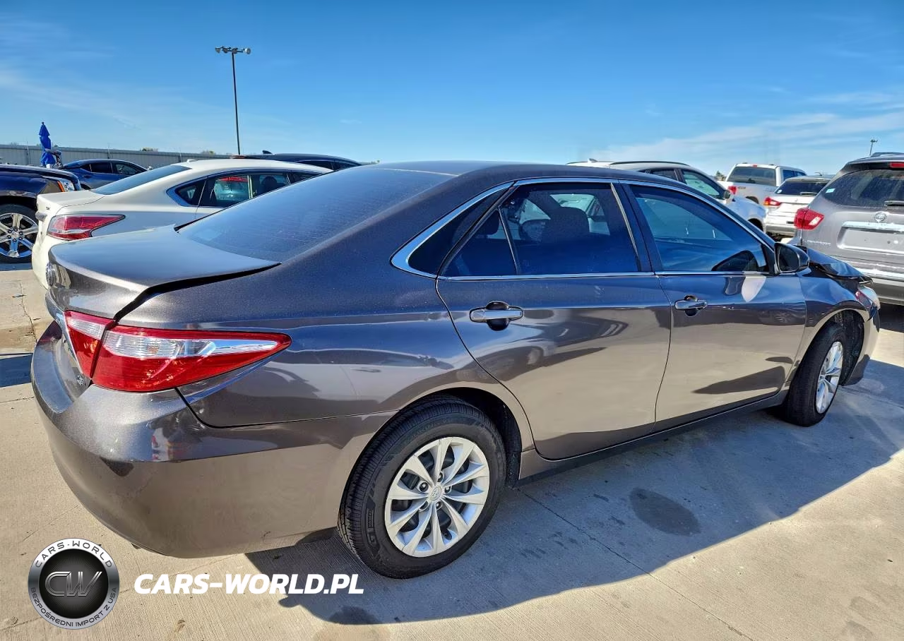 2016 Toyota Camry Le VIN:4T1BF1FK7GU569724 - 3