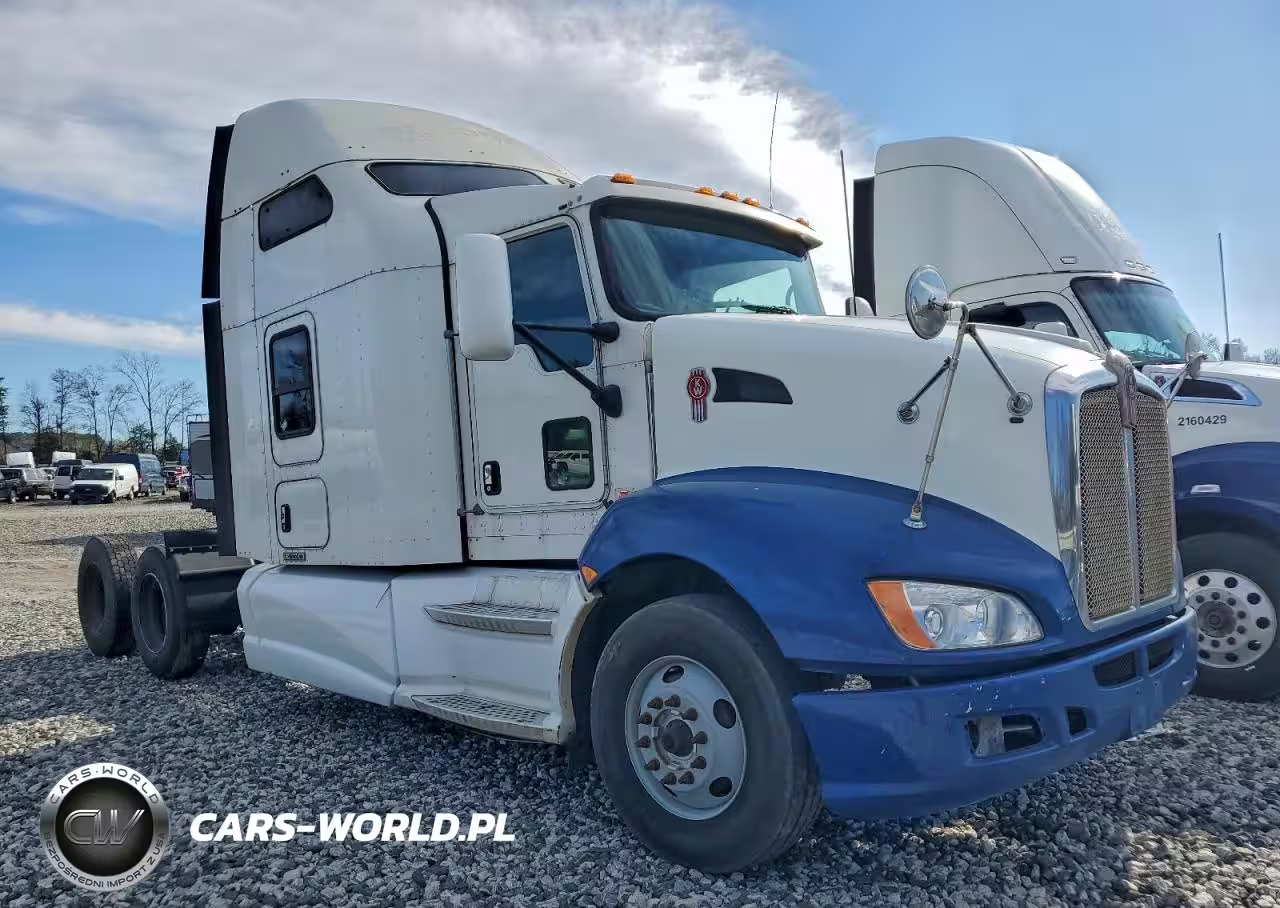 2013 Kenworth T600 Semi Truck