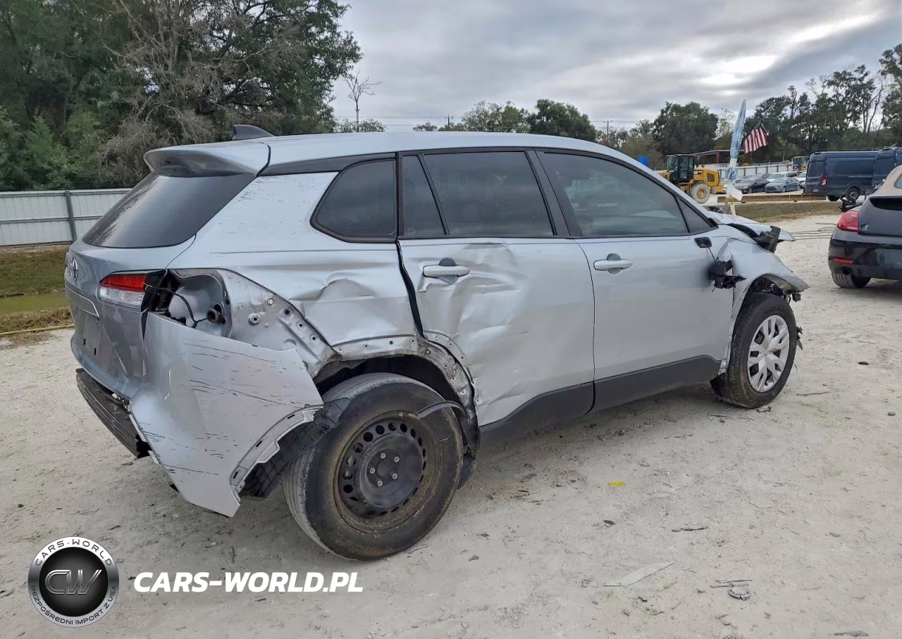 2022 Toyota Corolla Cross L VIN:7MUAAAAG0NV031438 - 3