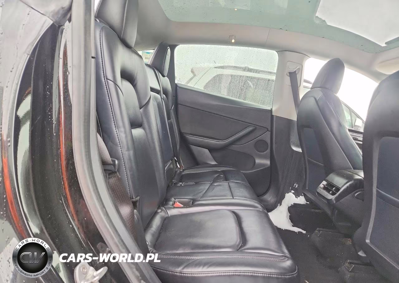 2020 Tesla Model Y VIN:5YJYGDEE6LF047811 - 10