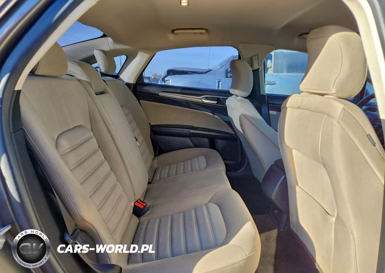 2018 Ford Fusion S VIN:3FA6P0G74JR267027 - 10