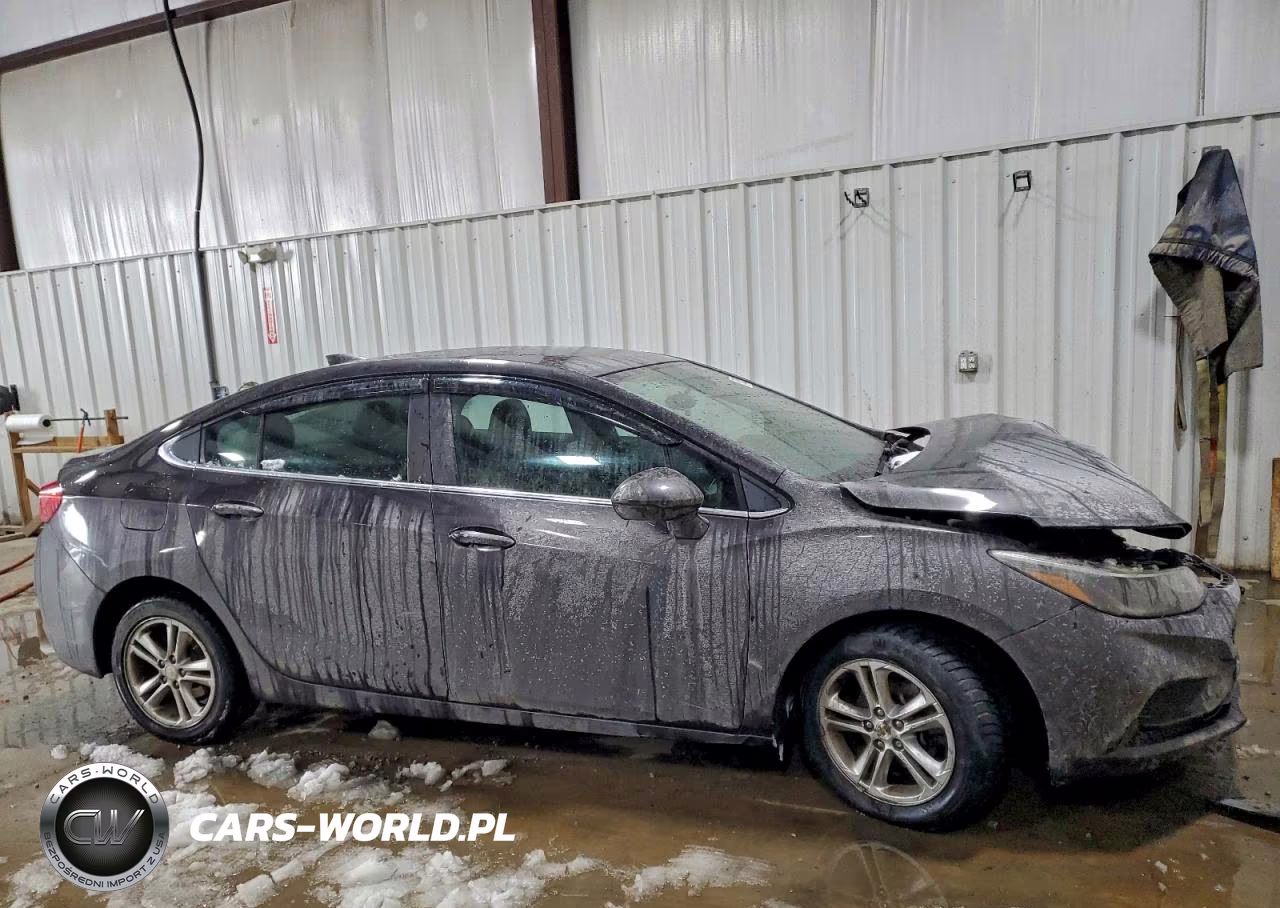 2017 Chevrolet Cruze Lt VIN:1G1BE5SM4H7233141 - 4
