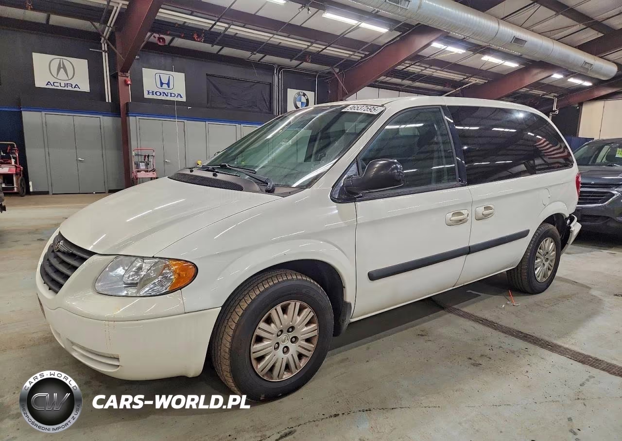 2005 Chrysler Town & Country VIN:1C4GP45R75B286028 - 1