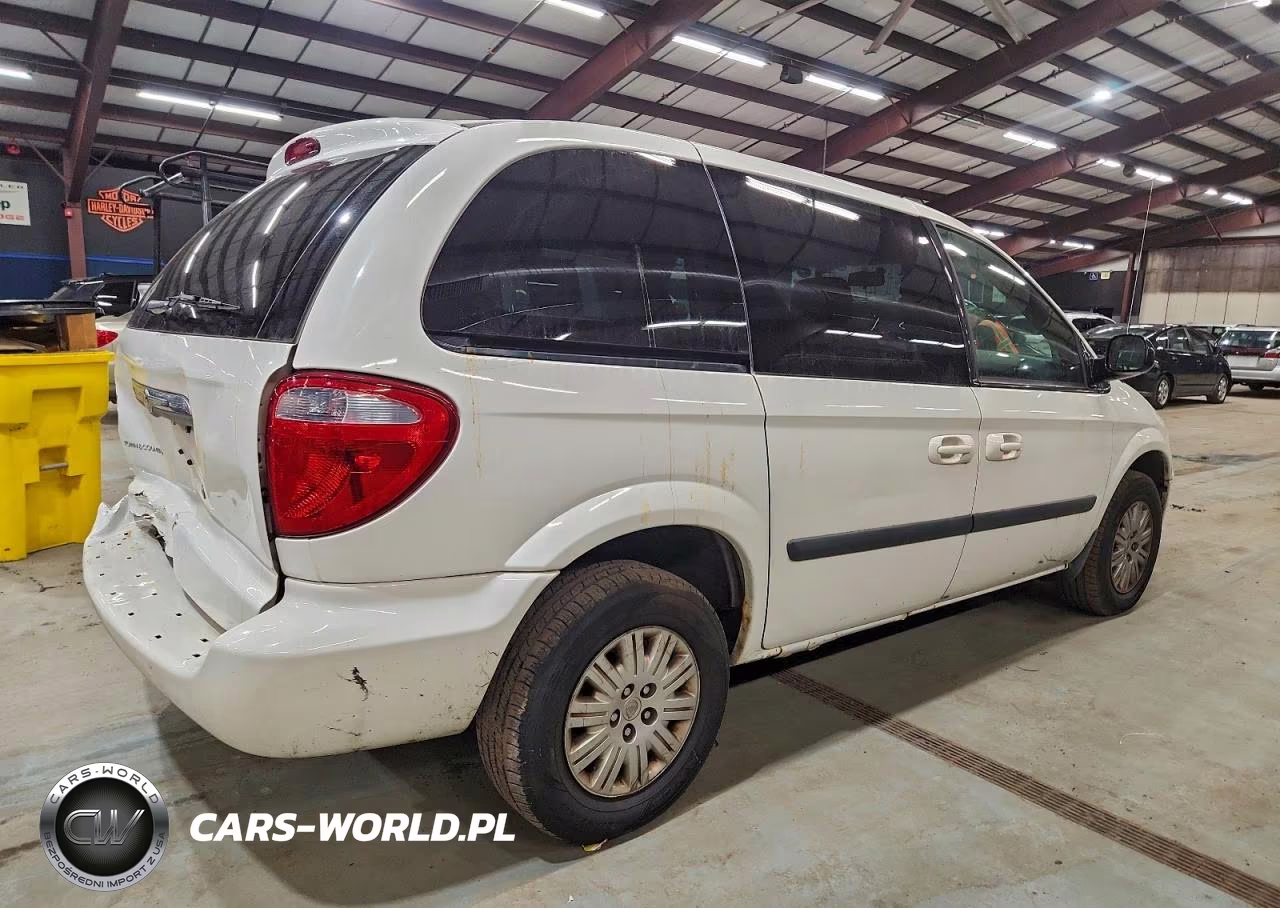 2005 Chrysler Town & Country VIN:1C4GP45R75B286028 - 3
