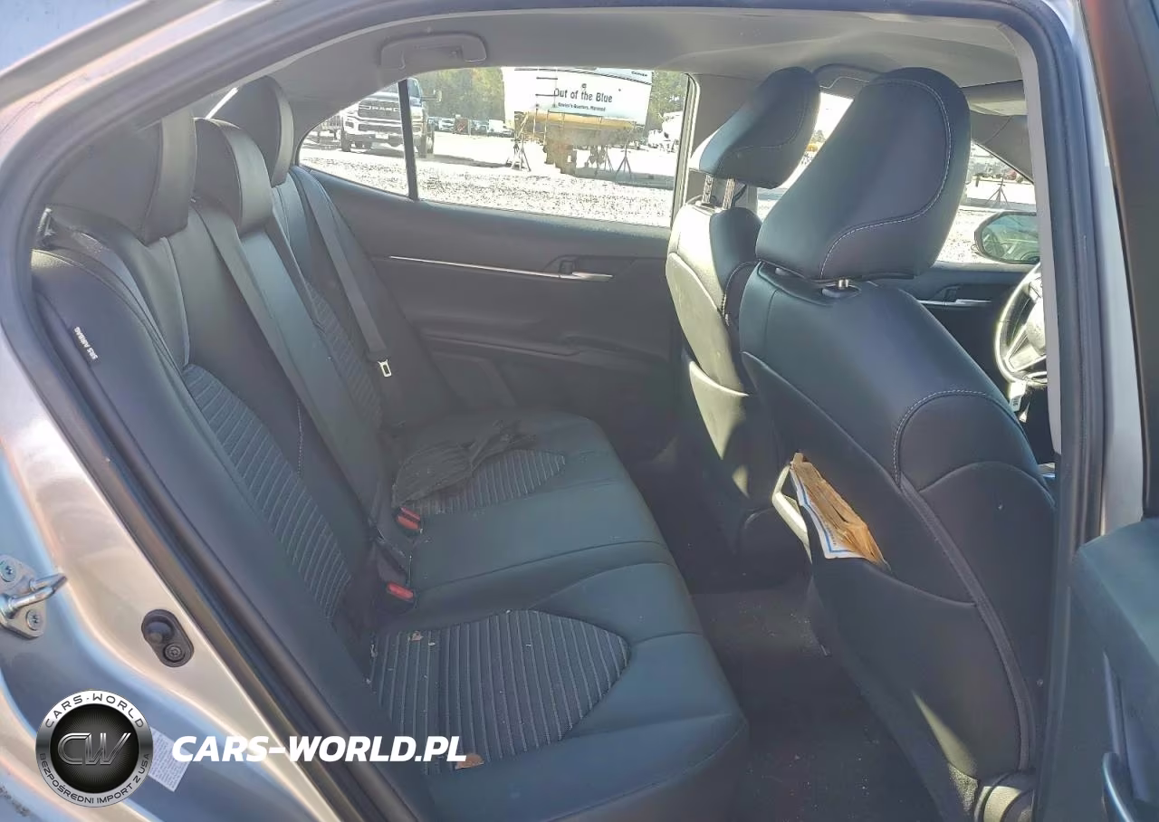 2018 Toyota Camry L VIN:4T1B11HK2JU089271 - 10