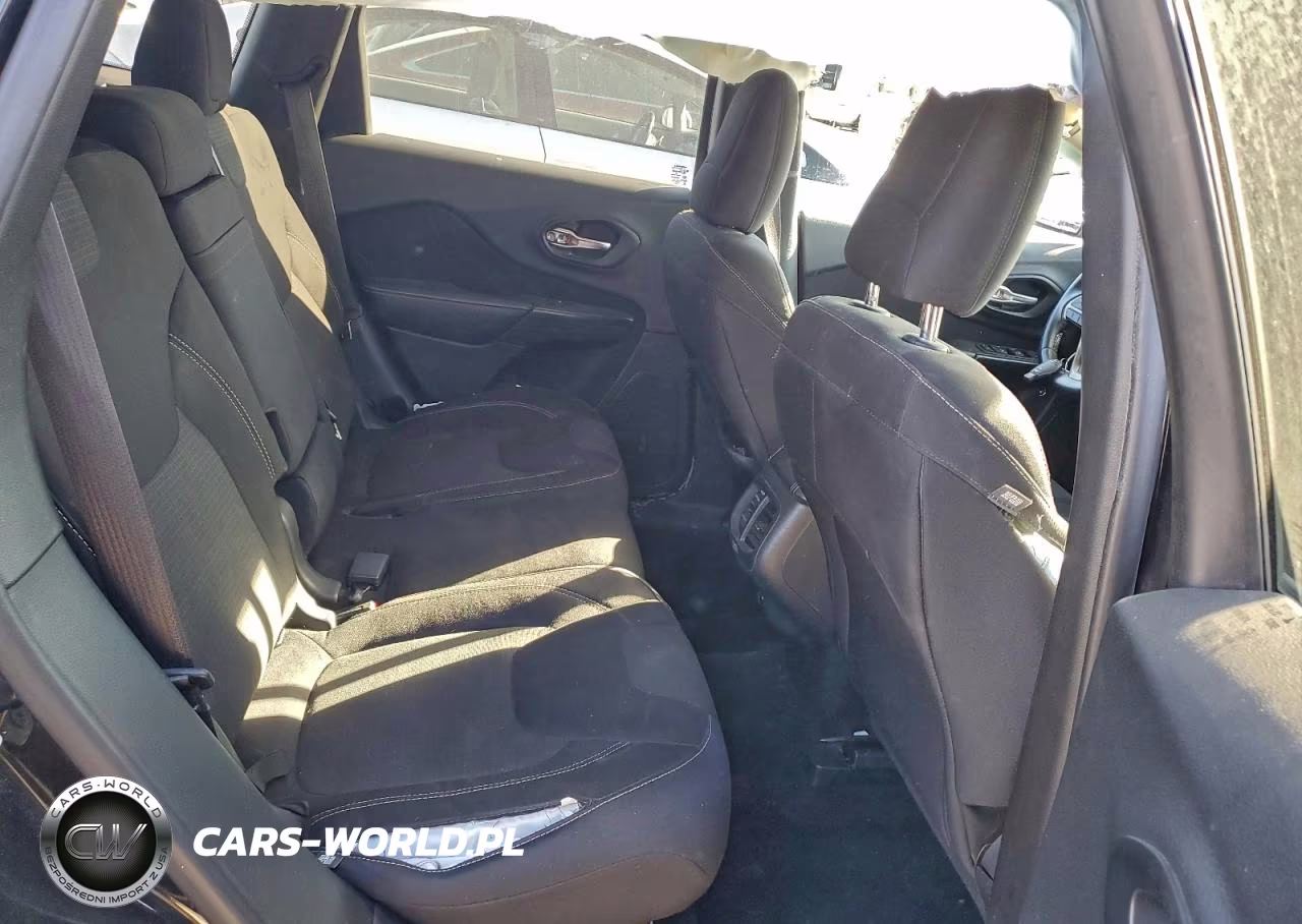 2015 Jeep Cherokee Latitude VIN:1C4PJLCB8FW761553 - 11