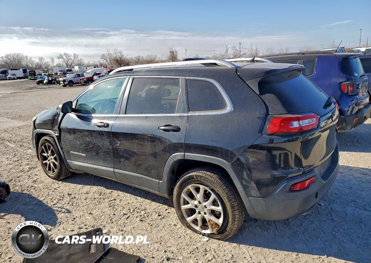2015 Jeep Cherokee Latitude VIN:1C4PJLCB8FW761553 - 2