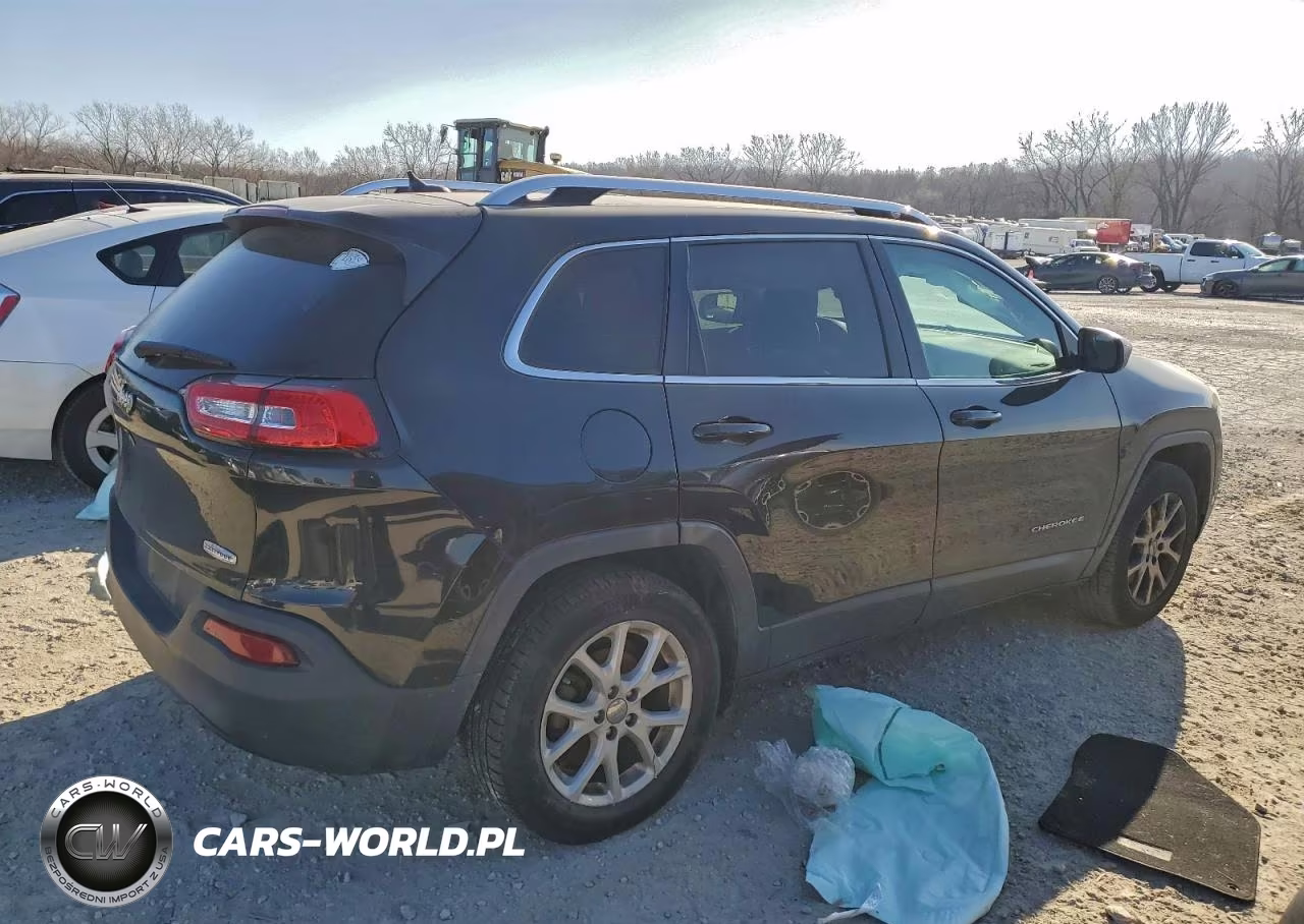 2015 Jeep Cherokee Latitude VIN:1C4PJLCB8FW761553 - 3