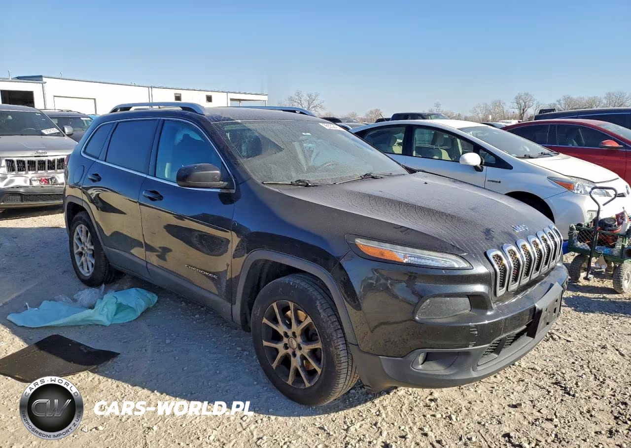 2015 Jeep Cherokee Latitude VIN:1C4PJLCB8FW761553 - 4