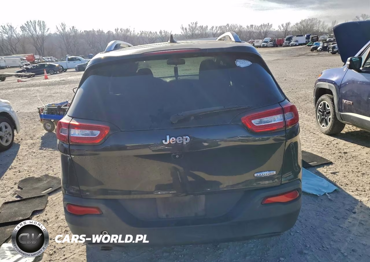 2015 Jeep Cherokee Latitude VIN:1C4PJLCB8FW761553 - 6