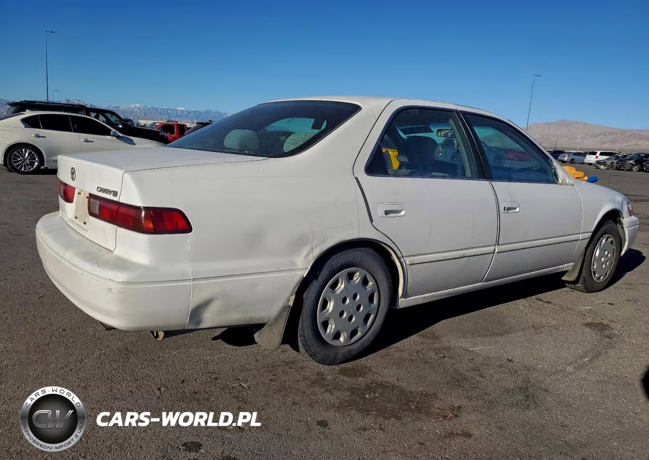 1998 Toyota Camry Le VIN:JT2BG28KXW0181261 - 3